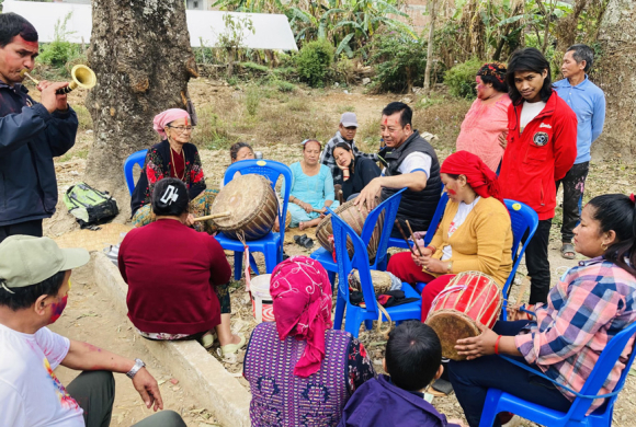 नौमती बाजा बजाउन तालिम लिँदै बागलुङका आमाहरू