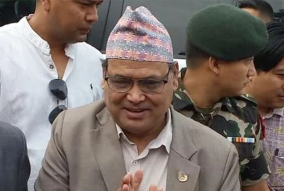 पूर्वसभामुख कृष्णबहादुर महरालाई अदालतमा उपस्थित गराइँदै
