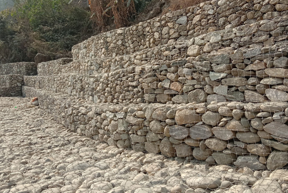 पर्वतमा चार करोडको लागतमा तटबन्ध निर्माण