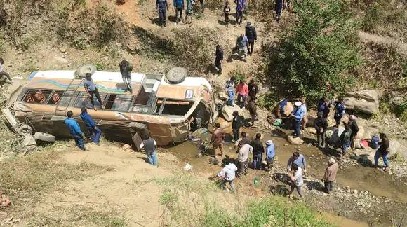 सल्यान बस दुर्घटना अपडेटः गम्भीर घाइते एकको मृत्यु