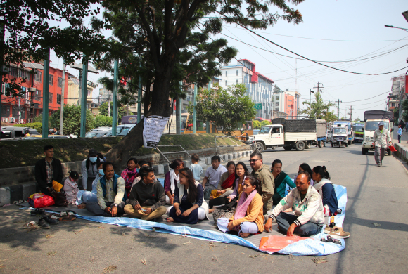 रुसी सेनामा रहेका नेपालीहरुको उद्धार गर्न भनी सामुहिक रुपमा पिडित परिवारले धर्ना सुरु (फोटोफिचर)
