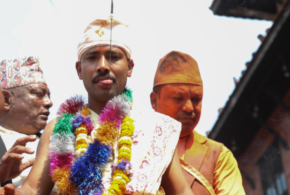 मध्यपुरथिमि बोडेमा यसरी मनाइयो जिब्रो छेड्ने जात्रा (तस्बिरहरु)