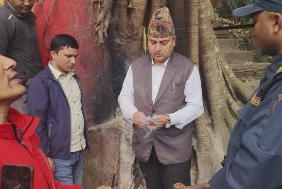सरकार ढल्ने त्रासमा रहेका मुख्यमन्त्री जमकट्टेल ‘मण्डली माईको शरण’मा : पाठी बलि दिएर पुजा आजा