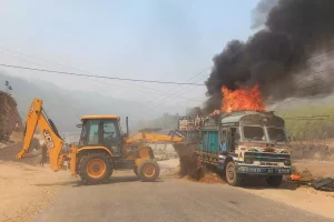 औषधिमा प्रयोग हुने केमिकल बोकेको ट्रकमा आगलागी