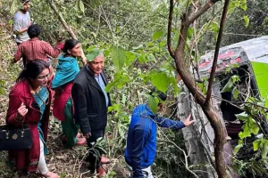 जन्ती बोकेको बस दुर्घटना हुँदा ३ जनाको मृत्यु, ५२ जना घाइते