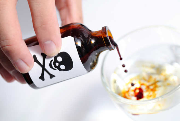 कालो छालाको कारण १८ महिने छोरीको विष खुवाएर हत्या