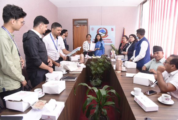 रंगिन बत्ती हानिकारक भएको निश्कर्ष, बत्ती हटाउनेबारे महानगरले चाडै निर्णय गर्ने