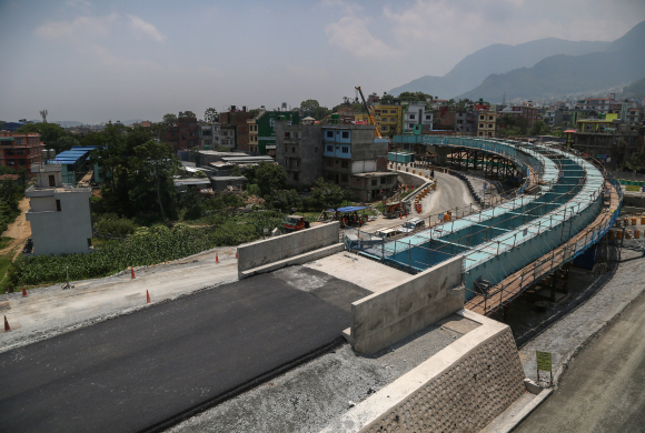 सिस्नेखोला सुरुङ मार्गलाई राजमार्ग जोड्ने बलम्बु फ्लाइओभर ( फोटो फिचर सहित )