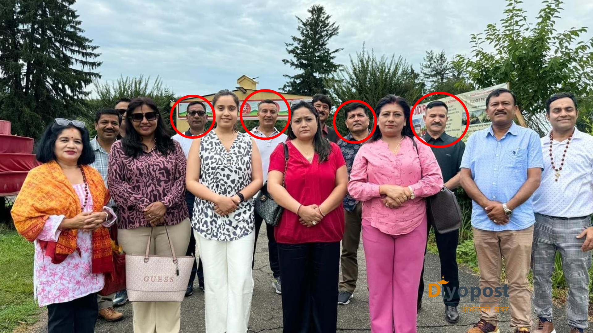 अमेरिकामा ५० बढी अपराधमा संलग्न कैद बसेका थापासँग गृहसचिव र आइजीको कुम जोडेको तस्वीर !