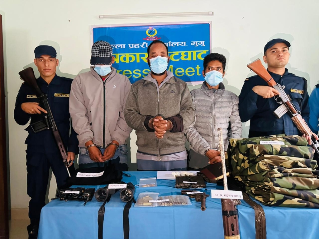 नक्कली सेना बनेर लुट्ने गिरोहका ३ जना पक्राउ, अझै ५ जना फरार