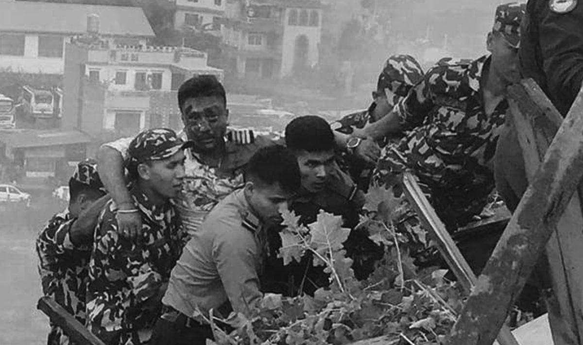 सुरक्षाकर्मीले कन्टेनरबाट निकालेका थिए सौर्यका घाइते पाइलटलाई, अहिले कस्तो छ अवस्था ?