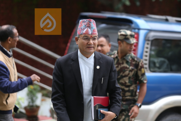 नेपाली कांग्रेसको  केन्द्रीय समिति बैठकमा  नेताहरू पार्टी कार्यालय आउने क्रम जारी