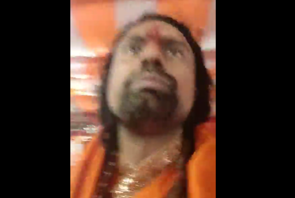 ‘ठग महाराज’लाई पक्राउ गर्न प्रहरी पुगेको भन्दै पशुपतिमा तनाव, प्रहरीमाथि आक्रमण