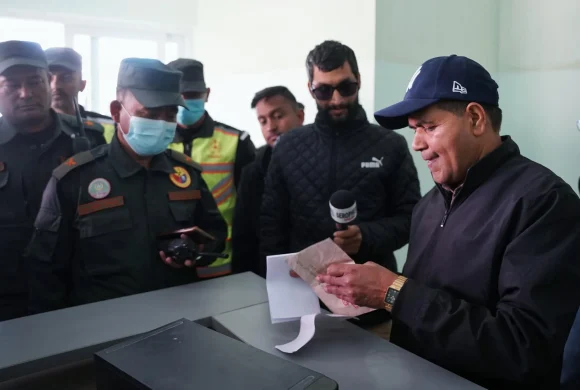 महानगरको जरिवानासहितको पत्र एमालेले नबुझेपछि हुलाकबाट पठाइयो