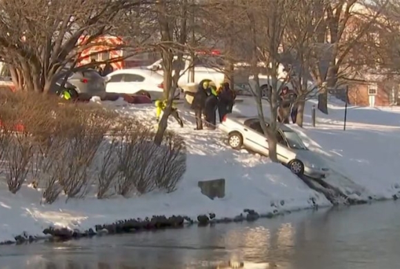 अमेरिकाको भर्जिनियामा हिउँमा चिप्लिएर पोखरीमा कार खस्यो, दुई नेपालीको मृत्यु