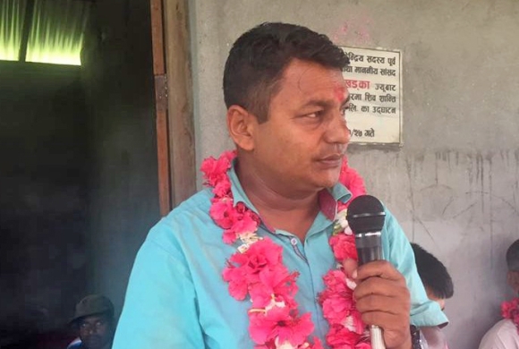 प्रधानमन्त्री ओलीको कार्यशैलीबारे प्रश्न गरेपछि पूर्वसांसद बिमल कार्की पनि निलम्बनमा