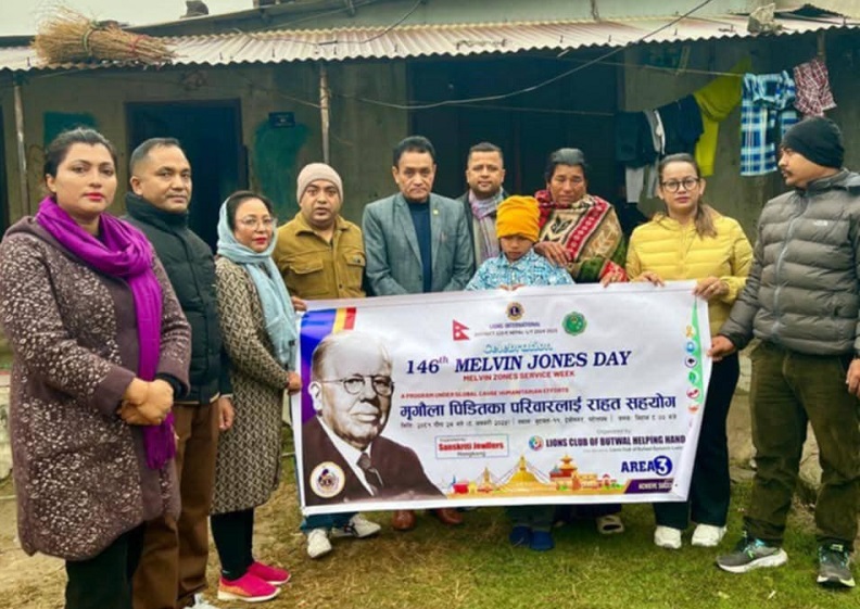 बालुवा चालेर श्रीमानको उपचार खर्च जुटाउँदै आएकी बुद्धिसराले पाईन् आर्थिक सहयोग !