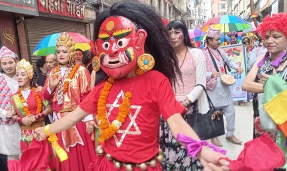 राजनीतिक समावेशिताको नारा सहित ‘लैङ्गिक तथा यौनिक’ अल्पसङ्ख्यकले मनाए ‘इन्द्रेणी गाईजात्रा’