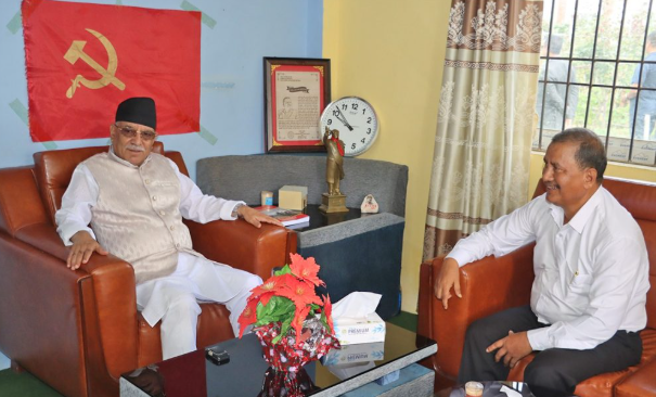 विप्लव निवास पुगेर प्रचण्डले राखे ‘पार्टी एकता’को प्रस्ताव