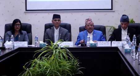 निर्वाचन आयोगले फागुन २१ गतेको चुनावको तयारी सुरु, प्रवासी नेपालीलाई मतदानको व्यवस्था गर्ने तयारी
