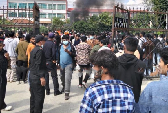 मिनभवनस्थित यातायात कार्यालय छेउमा आगजनी