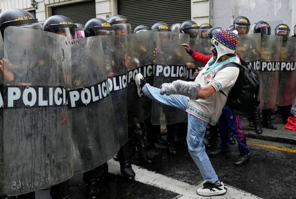 पेरुमा चर्किदैछ जेन-जी आन्दोलन, राष्ट्रपति दीना बोलुआर्तेविरुद्ध नाराबाजी