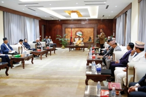 प्रधानमन्त्रीसंग महत्वपूर्ण राजनीतिक छलफल गर्न १० दलका नेताहरु बालुवाटारमा