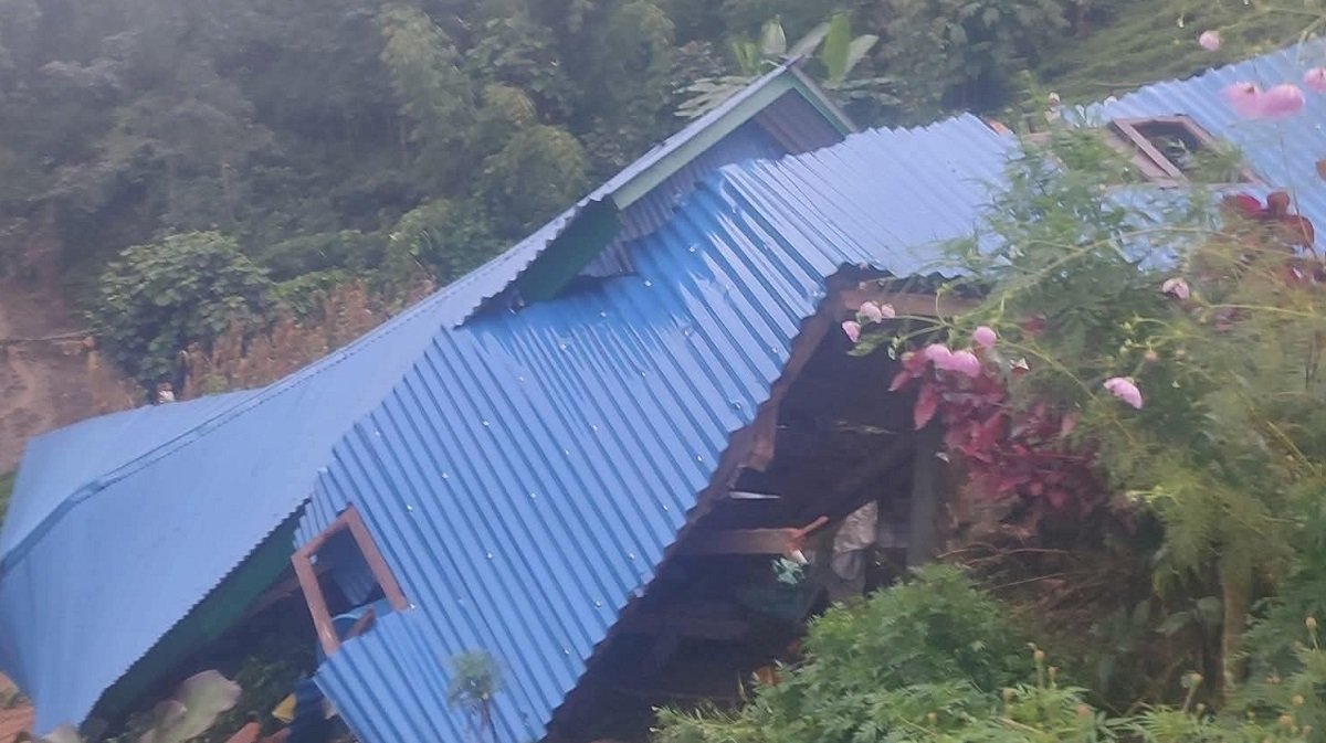 इलाममा पहिरोमा परी ११ जनाको मृत्यु, दर्जनौँ बेपत्ता
