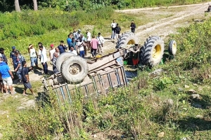 कैलालीमा मलामी बोकेको ट्याक्टर दुर्घटना हुँदा तीन जनाको मृत्यु