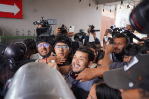 प्रधानमन्त्रीले भेट्नका लागि समय नदिएको भन्दै मिरज समूहद्वारा सिंहदरबार अगाडि प्रदर्शन