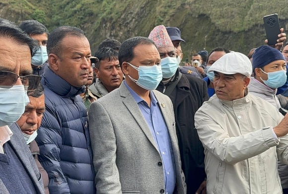 बञ्चरेडाँडा फोहोर व्यवस्थापन अवरुद्ध, शहरी विकासमन्त्री घिसिङ स्थलगत निरीक्षणमा