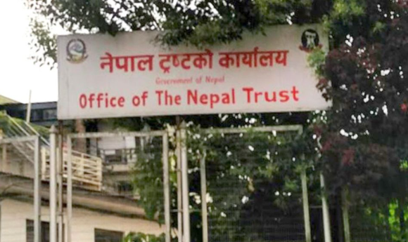 ‘नेपाल ट्रष्ट’को जग्गा अनियमितता प्रकरणमा पूर्व सहसचिव लेख बहादुर कार्की पक्राउ