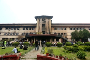 सरकारले फिर्ता बोलाएका ११ देशका नेपाली राजदूतको ‘पद’ यथावत राख्न सवोच्चद्वारा अन्तरिम आदेश