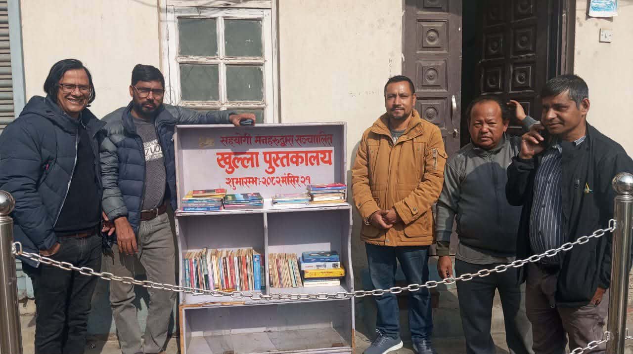 पत्रकार नारायण तिवारीद्वारा हनुमानस्थान पार्कमा खुला पुस्ताकलय स्थापना