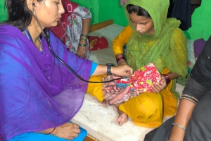 नरैनापुरमा स्वास्थ्य क्रान्तिः घरदैलो कार्यक्रमले जोखिम न्यूनीकरणमा योगदान
