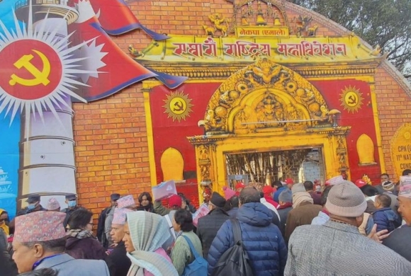 बन्द सत्रअघि ओलीले बोलाए आकस्मिक केन्द्रीय समिति बैठक, सहमतिमा नेतृत्व टुंग्याउने प्रयास