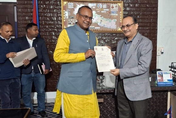 मधेश प्रदेशका नयाँ मुख्यमन्त्री कृष्णप्रसाद यादवले आज शपथग्रहण गर्दै