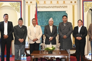 सर्वपक्षीय अन्तरिम सरकार गठनको माग गर्दै विप्लवले बुझाए राष्ट्रपतिलाई १३ बुँदे ज्ञापनपत्र