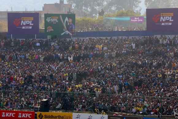 एमाले महाधिवेशनलाई ‘मात’ खुवाउँदै एनपीएल फाइनल, किर्तिपुर रंगशालामा दर्शकको भीड