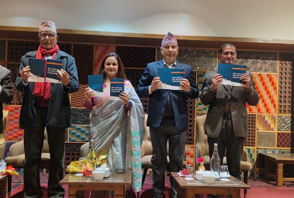 ‘स्वतन्त्र’ र ‘निष्पक्ष’ निर्वाचनका लागि डिजिटल राइट नेपाल र पत्रकार महासंघद्वारा हाते पुस्तिका सार्वजनिक
