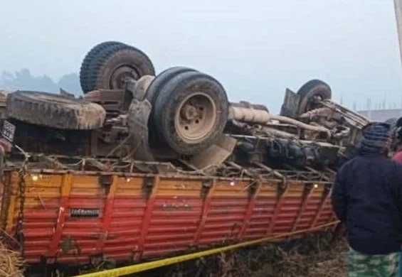 सुनसरीमा ट्रक पल्टिँदा पाँच जनाको मृत्यु, तीन घाइते