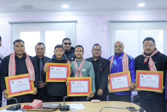 बक्सर चन्द्रबहादुर थापा नगदसहित सम्मानित