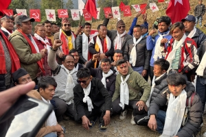 दुप्चेश्वर गाउँपालिकामा कांग्रेस र एमाले परित्याग गरी ५० भन्दा बढी नेता-कार्यकर्ता नेकपामा प्रवेश