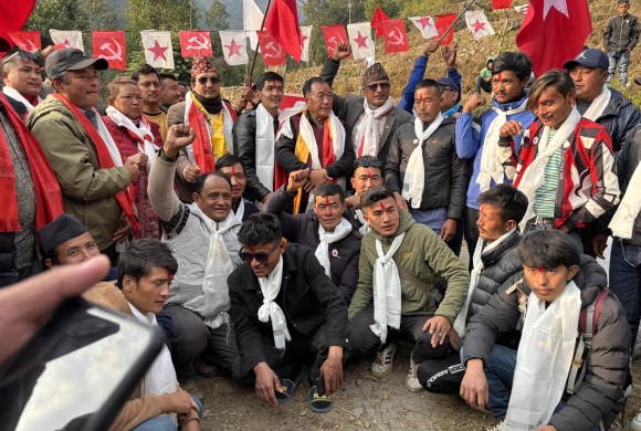 दुप्चेश्वर गाउँपालिकामा कांग्रेस र एमाले परित्याग गरी ५० भन्दा बढी नेता-कार्यकर्ता नेकपामा प्रवेश