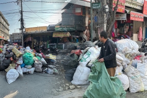 फोहोरको थुप्रोले भरियो पोखरा शहर, महानगरपालिकाको चरम लापरबाही (फोटोफिचर)