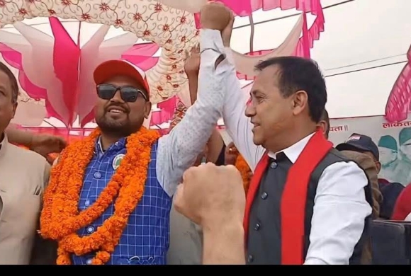 रास्वपा नवलपरासी पश्चिमका जिल्ला सभापति महेन्द्रसिंह ठकुरी कांग्रेस प्रवेश