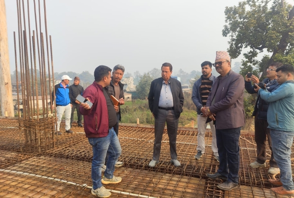 नवलपरासी (पश्चिम)का उम्मेद्वार विनोद चौधरीद्वारा बर्दघाटमा निर्माणधिन ‘ट्रमा सेन्टर’को स्थलगत अनुगमन