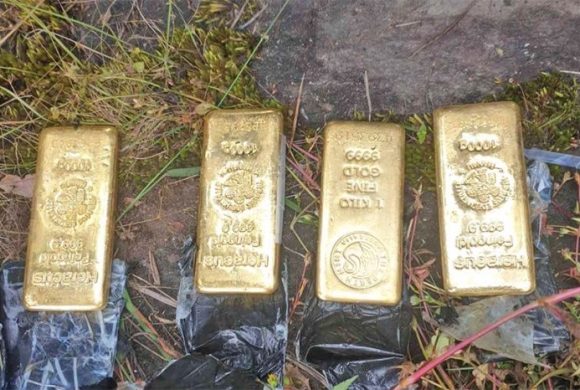 त्रिभुवन अन्तर्राष्ट्रिय विमानस्थलमा डस्टबिनबाट सुन निकाल्दै गरेको अवस्थामा सरसफाइ कर्मचारी पक्राउ