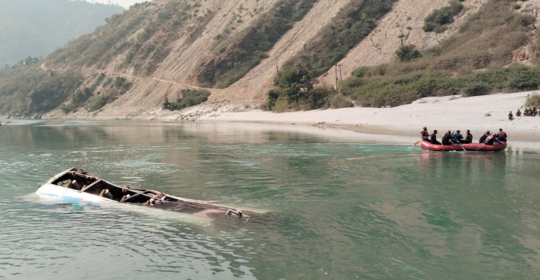 रामेछाप बस दुर्घटना अपडेट: मृतकको संख्या १२ पुग्यो, ७ घाइते धुलिखेल रेफर