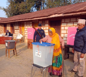 इलामकी जेष्ठ नागरिक १०७ वर्षीया विष्णुमाया बानियाँले गरिन् मतदान
